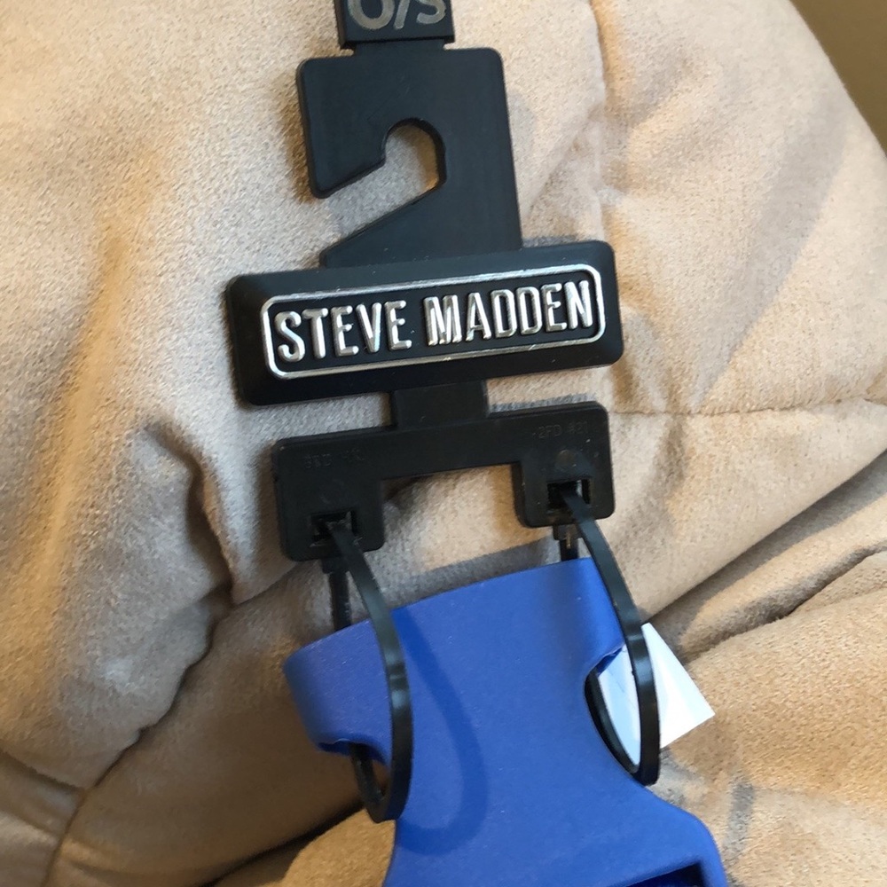 STEVE MADDEN Belt Bag - Picture 2 of 9